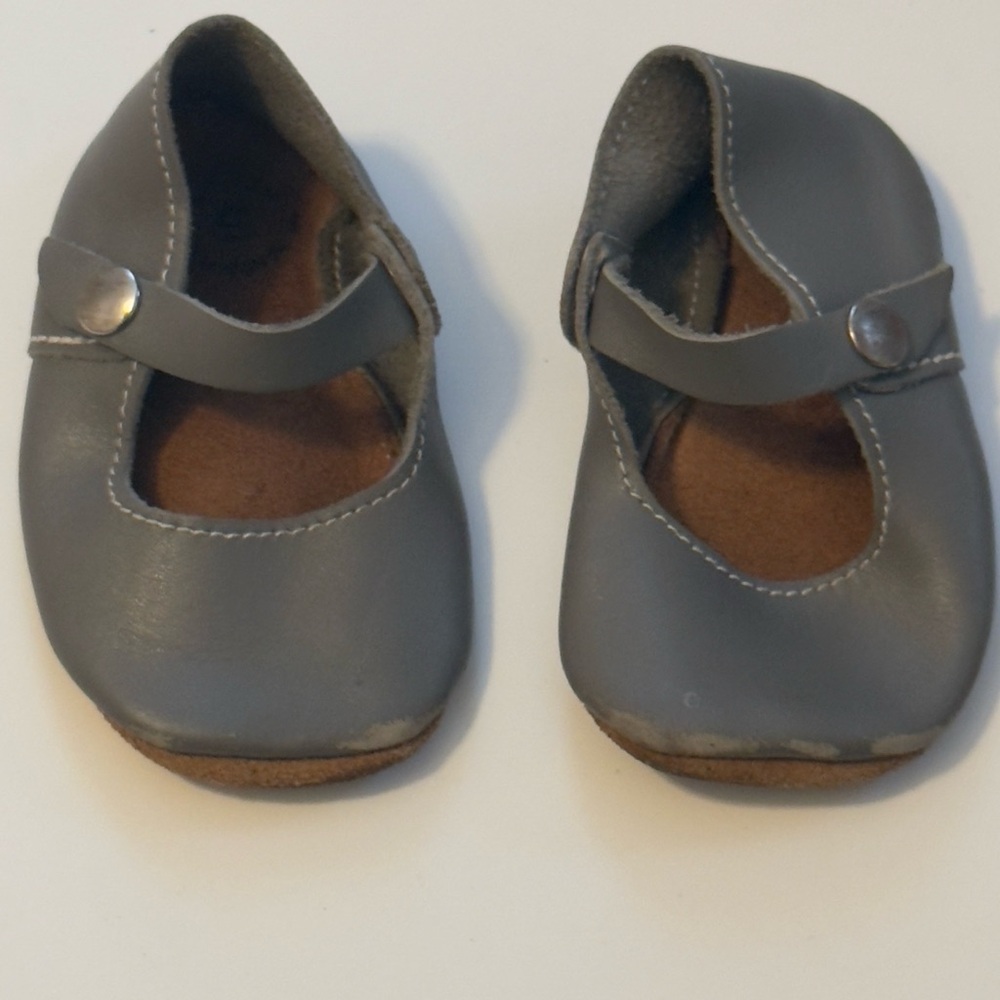 Size 5 Mon petit shoes gray t-straps